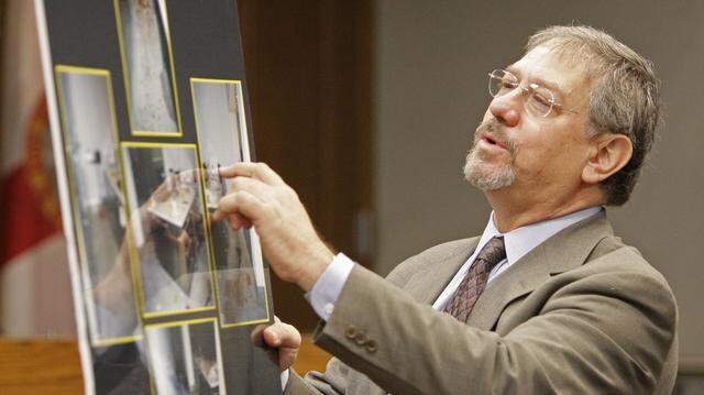 Prosecutor Michael Von Zamft presents closing arguments in the case of, Francisco Oliveira Jr., the man accused of shooting and nearly killing Latin songwriter Estefano. Here, Von Zamft displays evidence in the case.